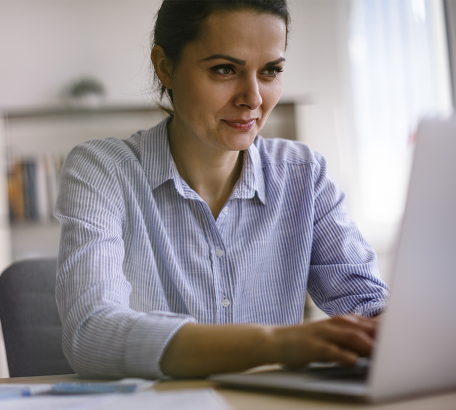 woman on computer, woman at computer
